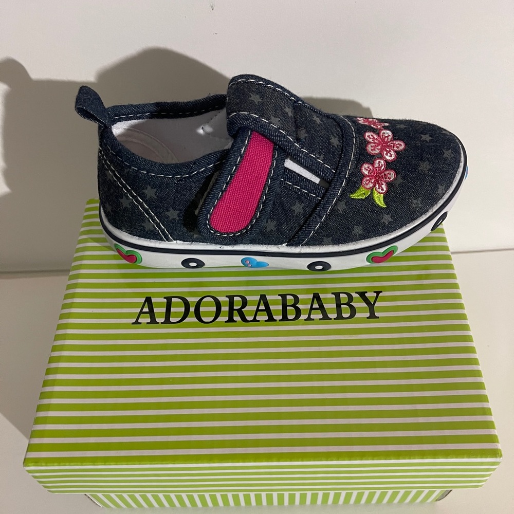 Toddler Velcro Shoes — size 7, NW (zulily)